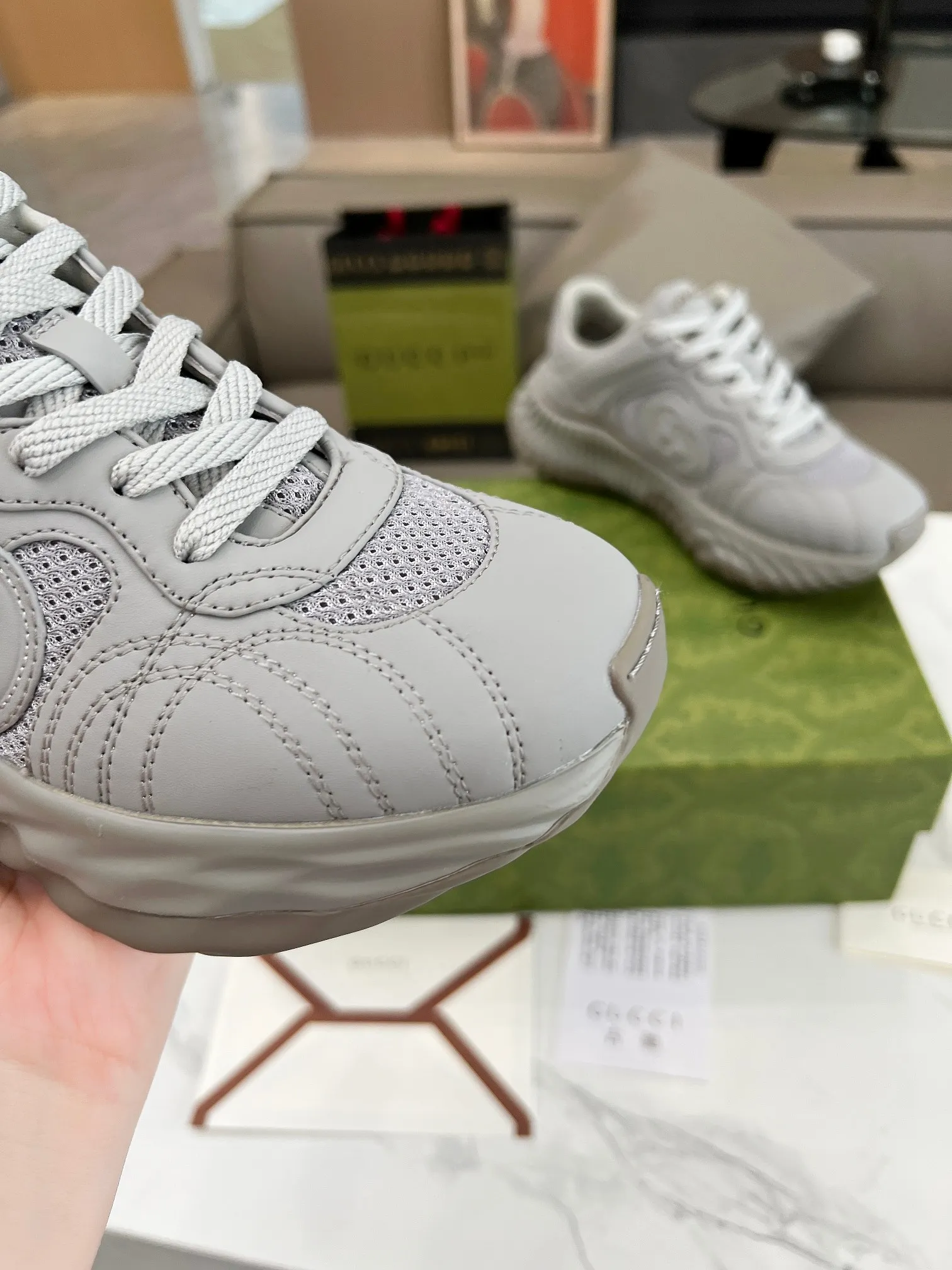 Men's men's shoes 💰780 Top version 🔝Original purchase and development [Love] This new sneaker adopts a thick-soled design, with stitched sheepskin upper and breathable mesh. Show full sense of technology. The 3D effect interlocking double G leather patch and Gucci letter metal accessories, two brand logo details, inject a dazzling texture into the overall design. The details are more substantial! ...